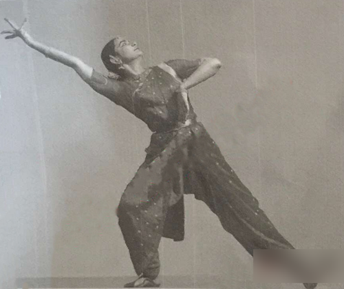 2018年天津美術(shù)學院繪畫類專業(yè)?？妓賹懣碱}.png